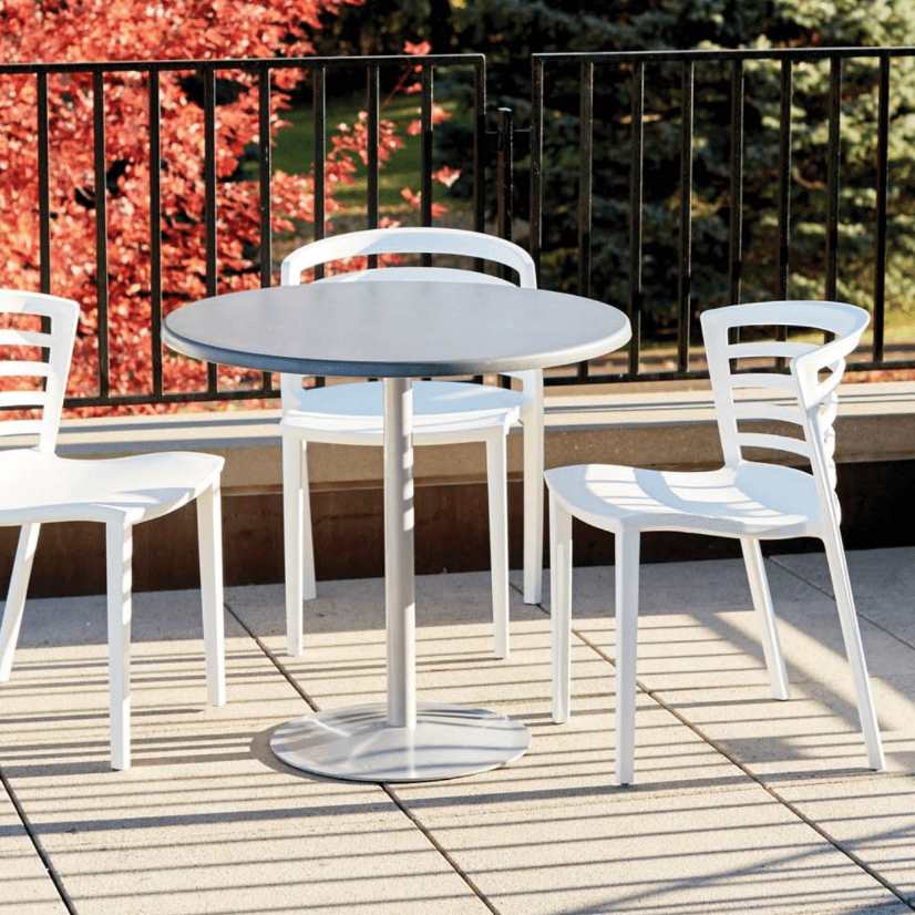 32 round outdoor table